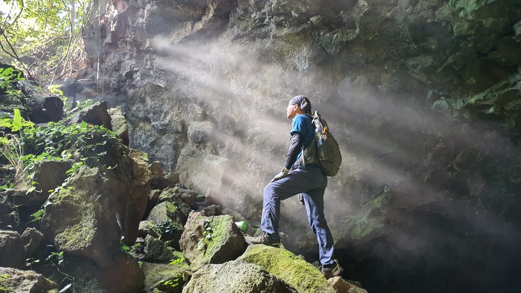 Long Trekking tại hang núi lửa Chư Bluk